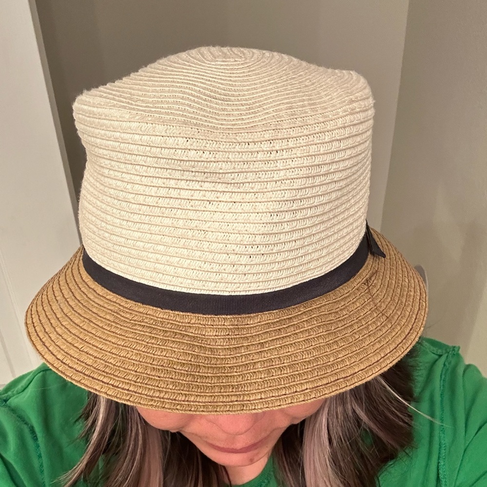 *Summer fedora hat.